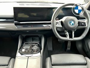BMW i5 eDrive40 M Sport Pro Saloon - Image 4