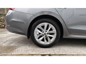 Skoda Octavia AMBITION 2.0 TDI 115 BHP-GRAPHITE GR - Image 3