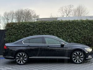 Volkswagen Passat HIGHLINE R-LINE PACK 2.0 TDI // - Image 2