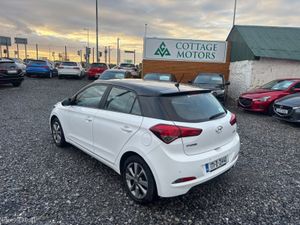 Hyundai i20 Deluxe A/C  *REAR PARKING SENSORS* - Image 4