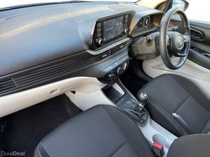 Hyundai i20 1.2 Launch Edition 2 Tone Roof - Image 4