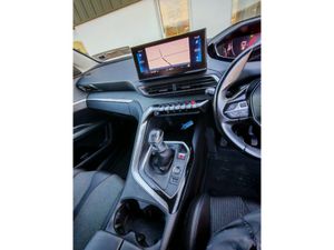 PEUGEOT 5008 ALLURE PREMIUM 130BHP 5DR - Image 4