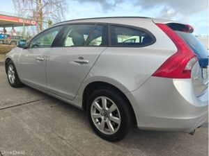 Volvo V60 D2 S 5DR - Image 2
