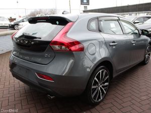 2.0D4 SE DYNAMIC EDITION  5DR HATCHBACK AUTO // AS - Image 4