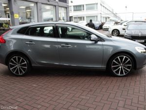 2.0D4 SE DYNAMIC EDITION  5DR HATCHBACK AUTO // AS - Image 3