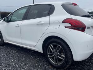 🔵 Peuget 208 1.2 Petrol Automatic LOW KM - Image 3