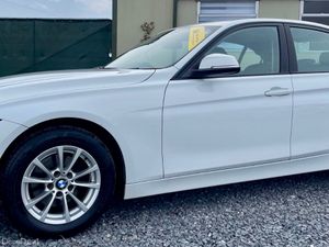 🔵 BMW 320i Petrol Automatic Low Km - Image 3