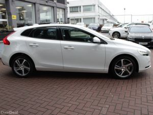 2016 VOLVO V40 - Image 3