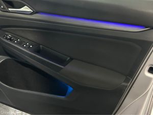 Volkswagen Golf STYLE 2.0 TDI 115HP 5DR - Image 4