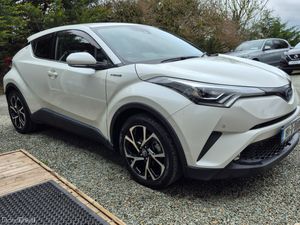 Toyota C-HR 1.8 Hybrid Low mileage & massive spec - Image 2