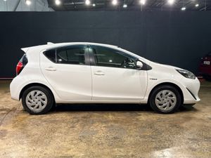 Toyota Aqua HYBRID AUTOMATIC 1.5L - REVERSE CAMERA - Image 3