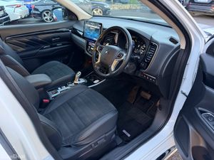 4X4 Plug-in Hybrid - High Spec - Like New - Image 2