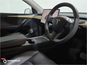 Tesla Model Y Hatchback Long Range - Image 4