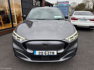 Mustang Mach E - AWD Dual Motor - Low mileage - Image 4