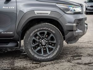 Toyota Hilux 2.8D4D INVINCIBLE X 201BHP AUTO - Image 3