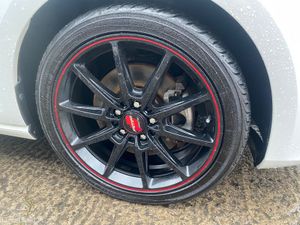 Volkswagen Golf 2014 automatic - Image 2