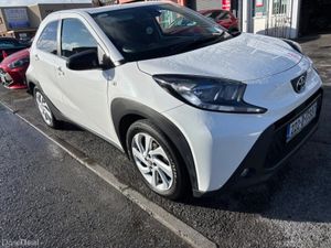 2022 Toyota Aygo X  1.0 VVT-I x-play Smartphone - Image 4