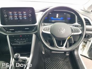 Volkswagen T-Roc LIFE - Image 2