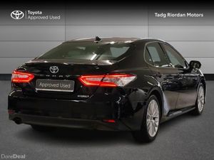Toyota Camry HYBRID PLATINUM - Image 2