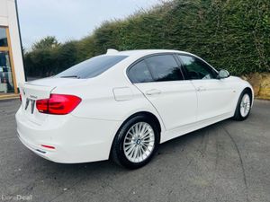 BMW 3-Series LEATHER INTERIOR // HEATED SEATS - Image 4