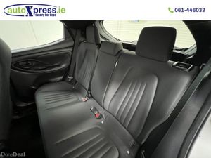 Toyota Yaris 1.5 HYBRID X Automatic, Reversing cam - Image 4