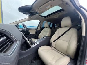 Volvo V60 D4 CLASSIC 2.0 D // OPENING SUNROOF // L - Image 2