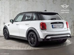 Mini Cooper 5-Door Cooper Exclusive - Image 2