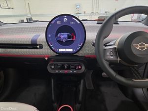 Mini Cooper Cooper SE - Image 4