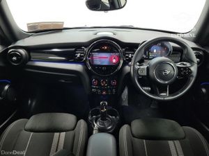 Mini Cooper 3-Door Cooper Sport - Image 4