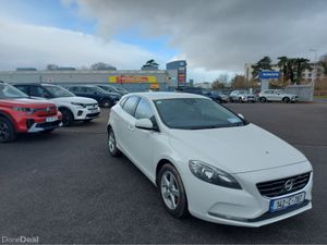Volvo V40 D2 SE 5DR - Image 3