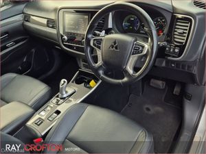 Mitsubishi Outlander 2.4L Plug-in EV Intense 5 sea - Image 3