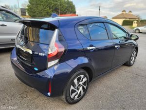 Toyota Aqua DAA-NHP10 - Image 2