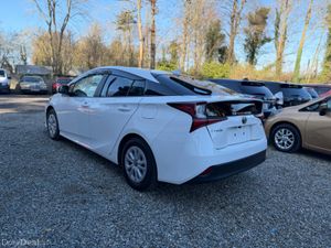 Toyota Prius 2022 safety package - Image 4