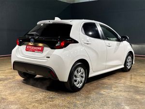 Toyota Yaris 1.5 HYBRID - MULTI FUNCTION STEERING - Image 4