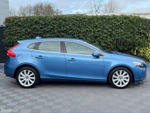 Volvo V40 T3 1.5 ** BIG SPEC ** // LOW MILEAGE // - Image 2