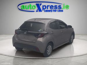 Toyota Yaris 1.5 HYBRID X Automatic, Reversing cam - Image 3