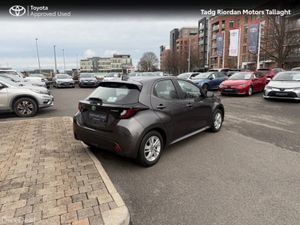 Toyota Yaris 1.5 HYBRID LUNA 4DR - Image 2