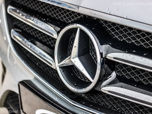 2019 MERCEDES-BENZ E220 AMG LINE - Image 3