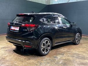 Honda Vezel HYBRID 1.5L AUTOMATIC - BLACK HALF LEA - Image 4