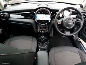 Mini Cooper Cooper Classic Auto - Image 4