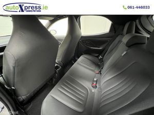 Toyota Yaris 1.5 HYBRID X Automatic, Reversing cam - Image 4