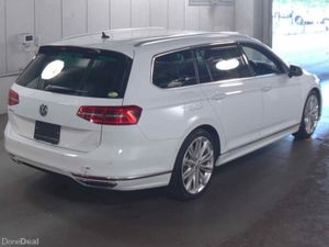2019 Volkswagen Passat R-Line Wagon - Image 3