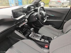 Peugeot 2008 ALLURE 1.2 PURETECH 100HP MANUAL - Image 3