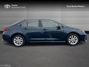 Toyota Corolla Saloon - Luna Edition - 1.8 Hybrid - Image 3