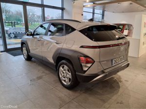 Hyundai KONA ELEGANCE 1.0 Petrol - 1 Owner - Warra - Image 4