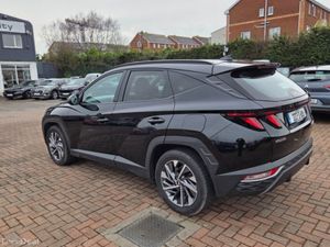 Hyundai Tucson ix35 Executive 5DR - Image 3