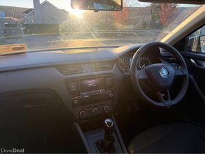 Skoda Octavia 1.6 Saloon mint condition - Image 3