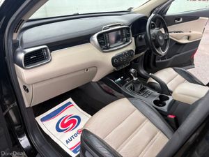 Kia Sorento Platinum AWD (7 seats) - Image 3