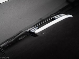 Mercedes-Benz E-Class E 220 D AMG LINE - Image 4