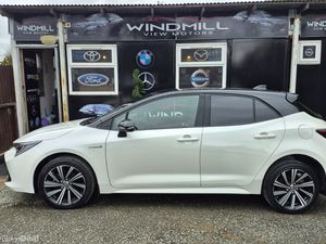 Toyota Corolla Luna Sport 1.8 Petrol Hybrid - Image 4